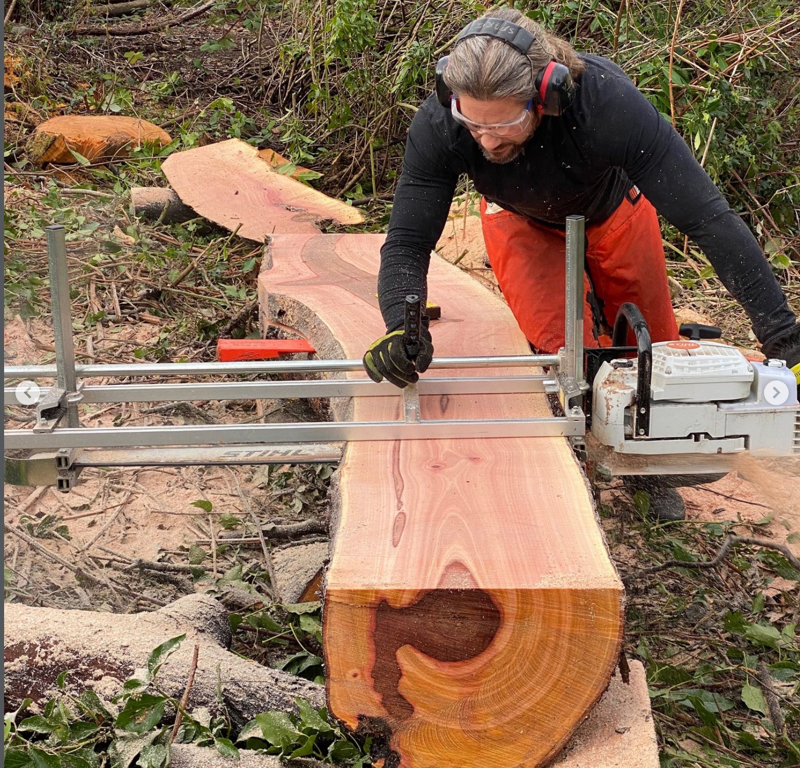 Milling cedar slabs with chainsaw mill